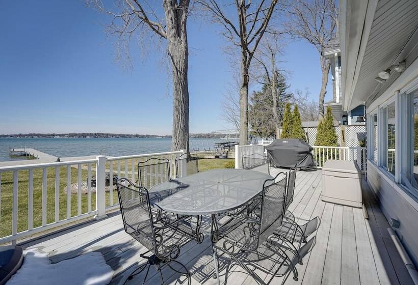 Lakefront Michigan Cottage   Deck, Grill & Kayaks!