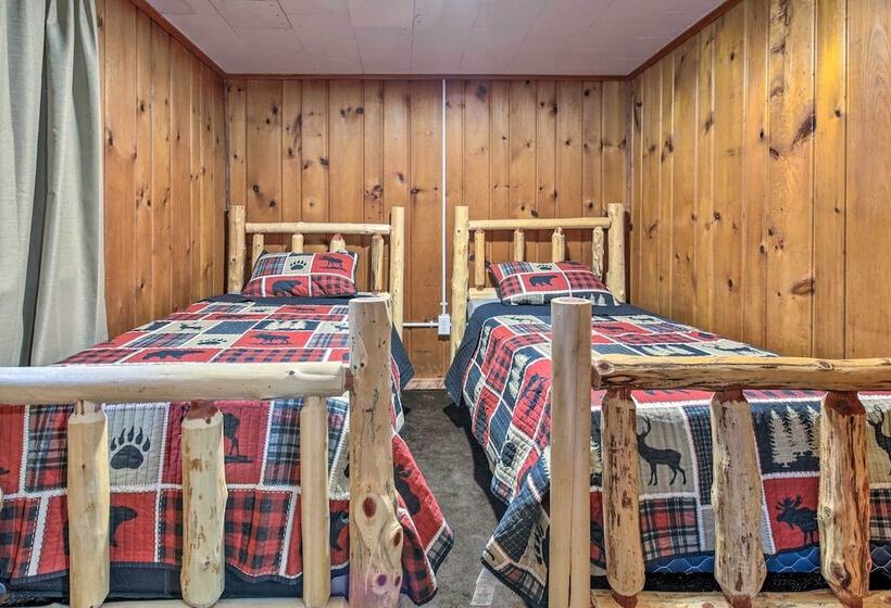 Lakefront Minocqua Cabin W/ Dock & Fire Pit!