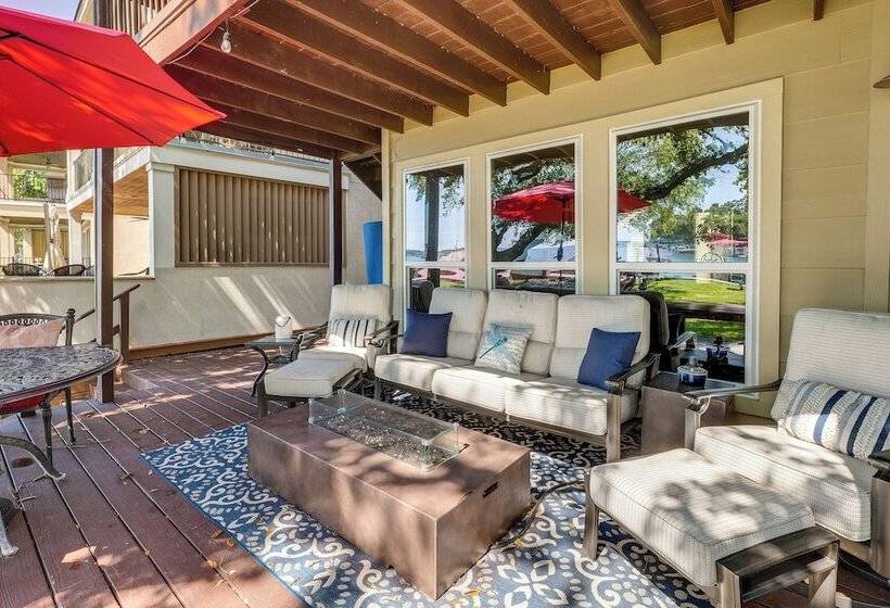 Lakefront Montgomery Home W/ Porch & Dock!