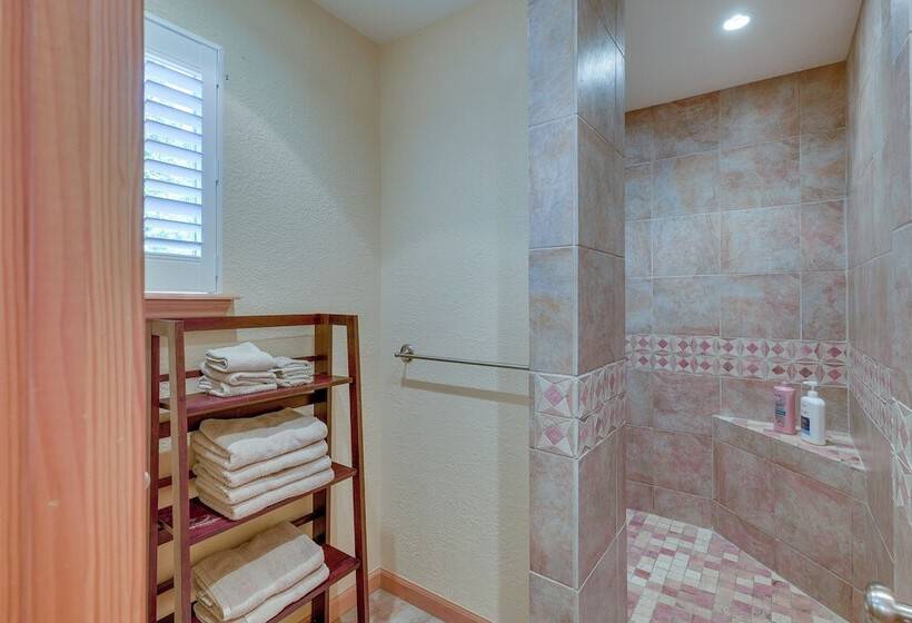 Lakefront Montgomery Home W/ Porch & Dock!