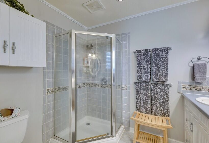 Lakefront Montgomery Home W/ Porch & Dock!