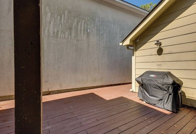 Lakefront Montgomery Home W/ Porch & Dock!