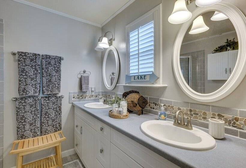 Lakefront Montgomery Home W/ Porch & Dock!