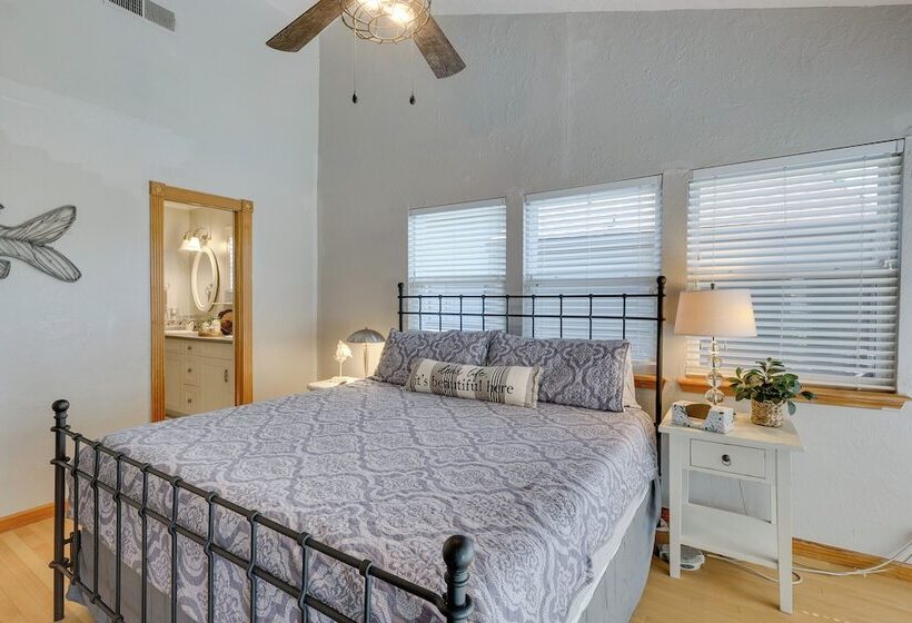 Lakefront Montgomery Home W/ Porch & Dock!