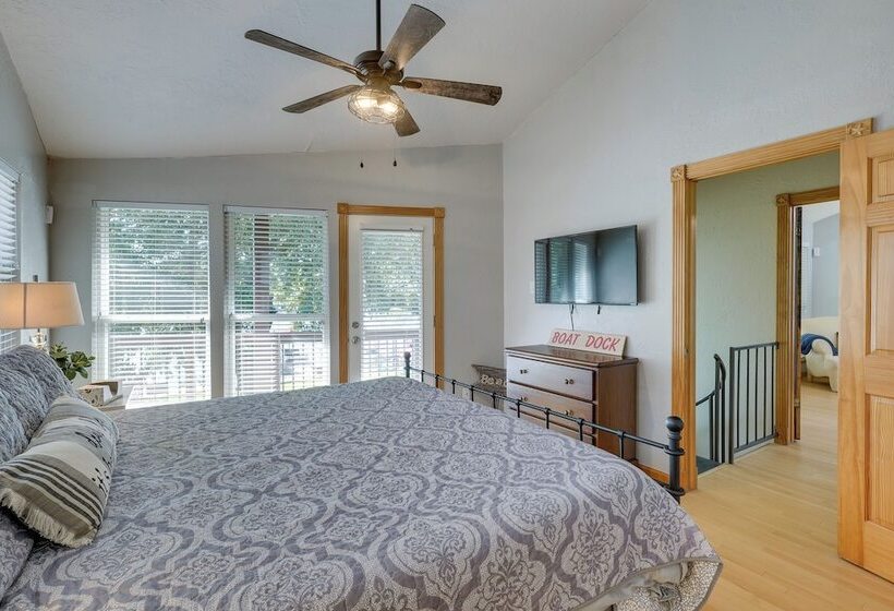 Lakefront Montgomery Home W/ Porch & Dock!