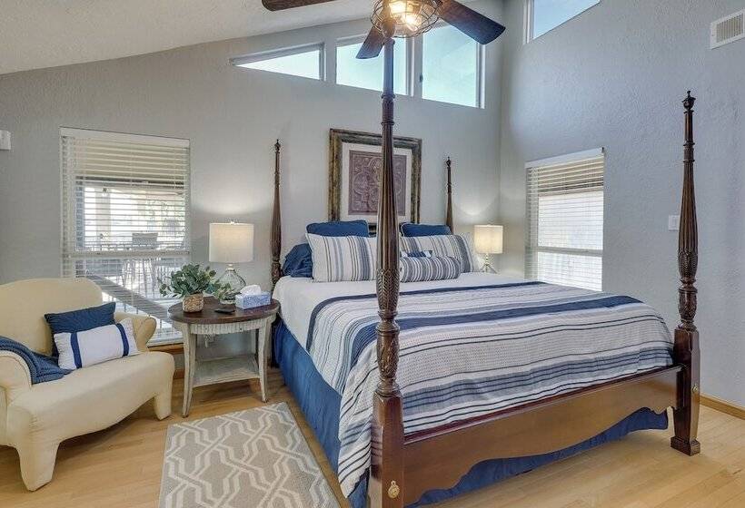 Lakefront Montgomery Home W/ Porch & Dock!