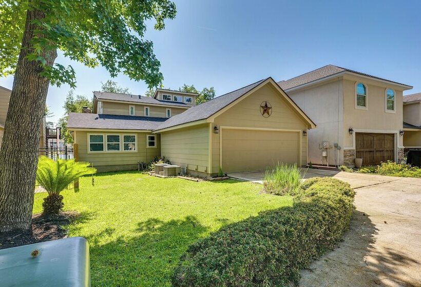 Lakefront Montgomery Home W/ Porch & Dock!