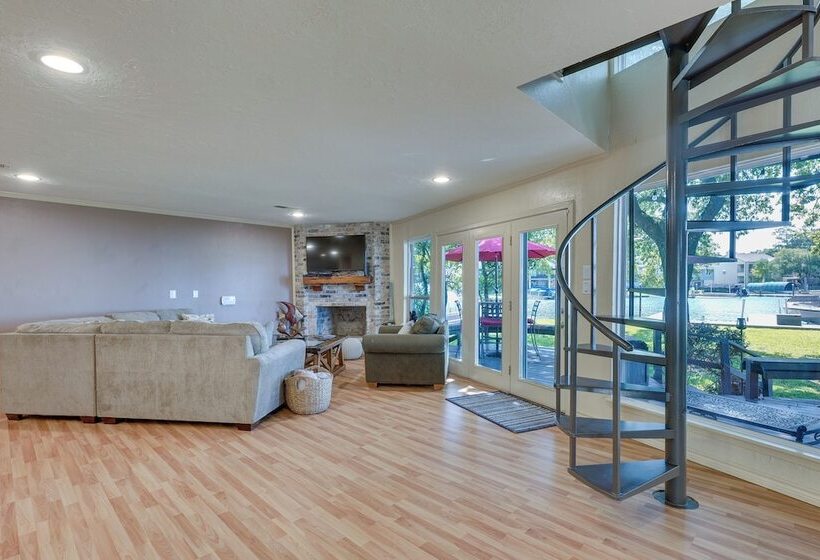 Lakefront Montgomery Home W/ Porch & Dock!