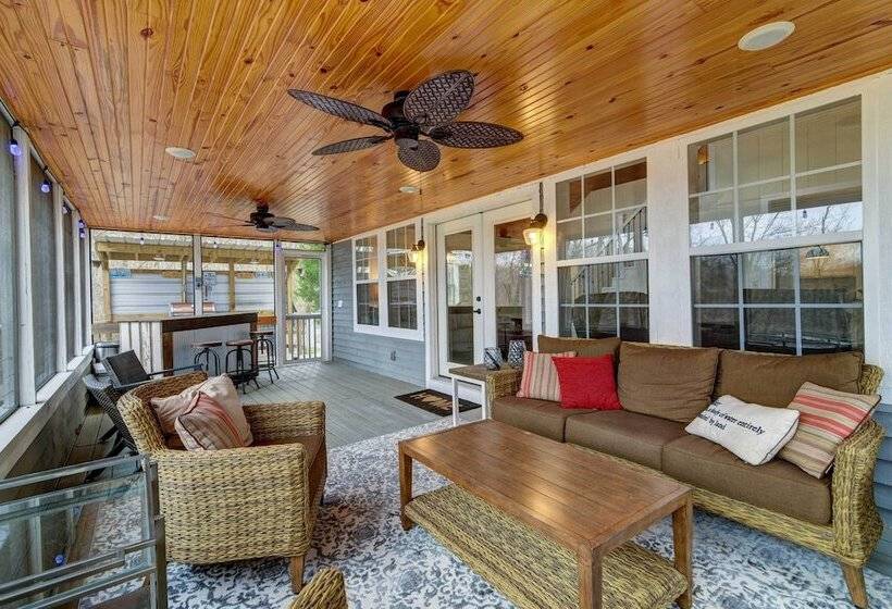 Lakefront Scottsville Retreat W/ Private Dock!