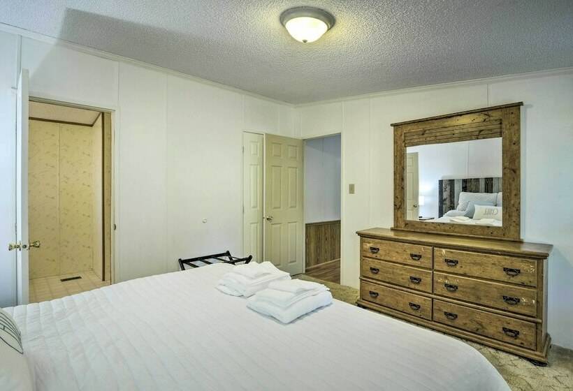 Lakefront Semora Cabin With Dock & Furnished Deck