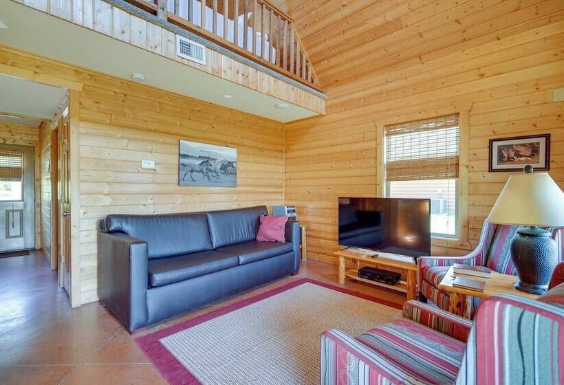 Lakefront Vacation Rental W/ Patio & Grill!