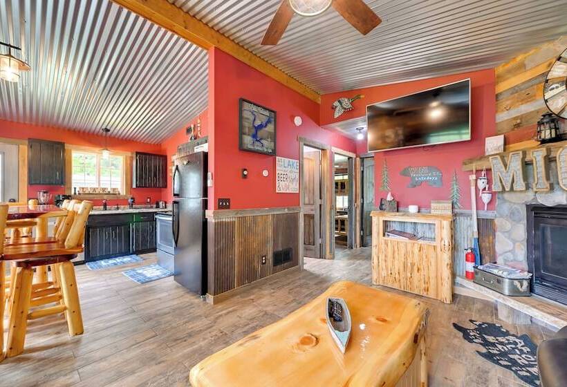 Lakeside Cabin W/ Fire Pit: Near Pine Point Park!