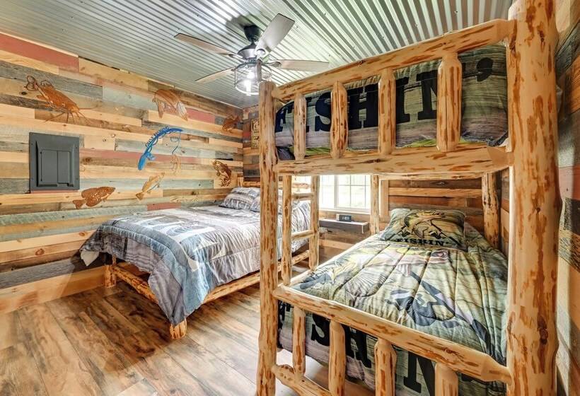 Lakeside Cabin W/ Fire Pit: Near Pine Point Park!