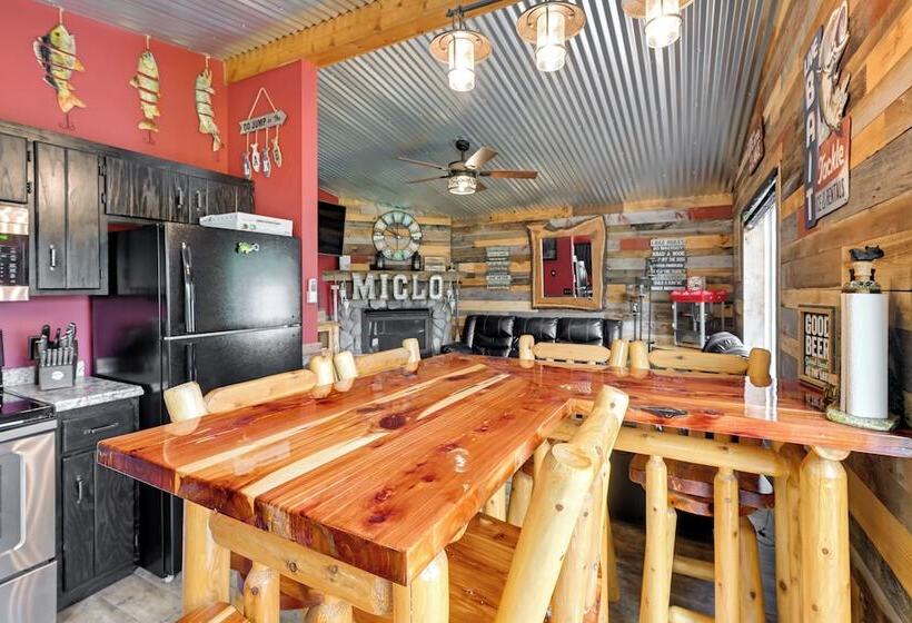 Lakeside Cabin W/ Fire Pit: Near Pine Point Park!