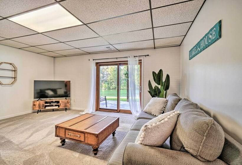 Lakeside Spring City Home: Private Boat Ramp!