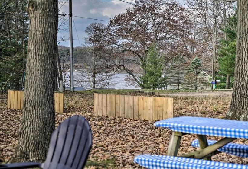 Lakeview Mecosta Cottage W/ Grill + Fire Pit