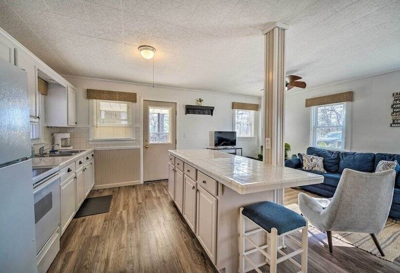 Lakeview Mecosta Cottage W/ Grill + Fire Pit