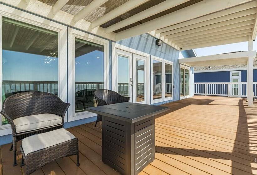 On Galveston Bay: Spacious Home W/ Pier & Grills!