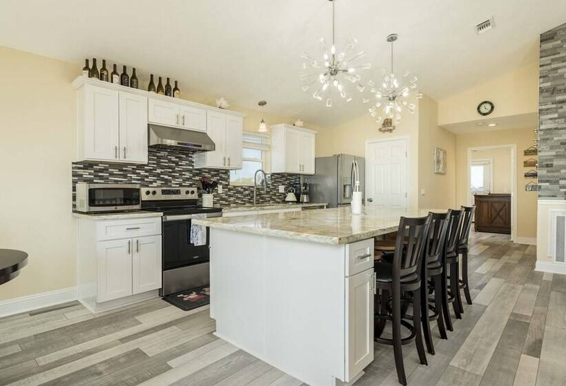 On Galveston Bay: Spacious Home W/ Pier & Grills!