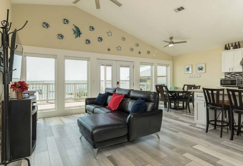On Galveston Bay: Spacious Home W/ Pier & Grills!