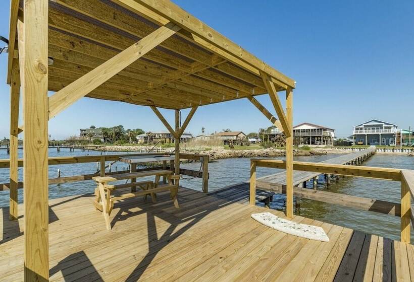 On Galveston Bay: Spacious Home W/ Pier & Grills!