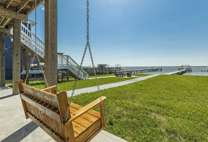 On Galveston Bay: Spacious Home W/ Pier & Grills!