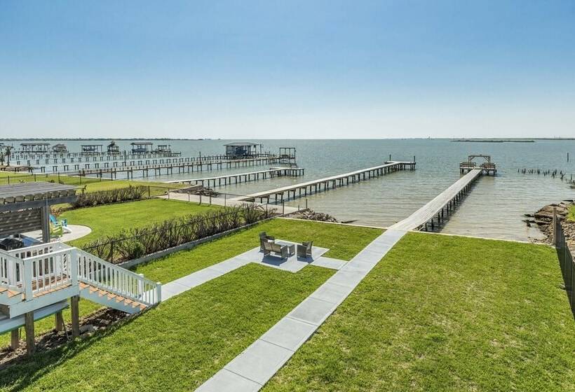 On Galveston Bay: Spacious Home W/ Pier & Grills!