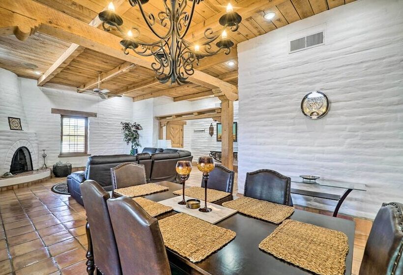 Las Cruces Home  La Casa Blanca  W/ Courtyard