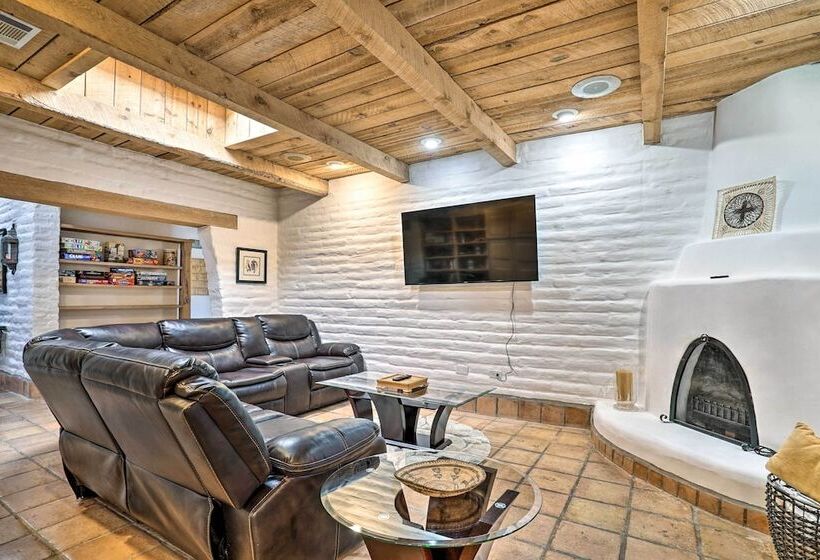 Las Cruces Home  La Casa Blanca  W/ Courtyard