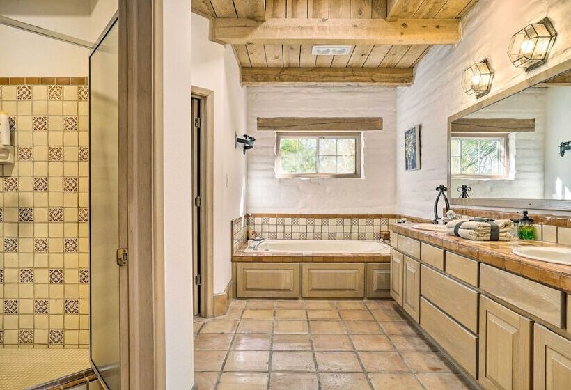 Las Cruces Home  La Casa Blanca  W/ Courtyard