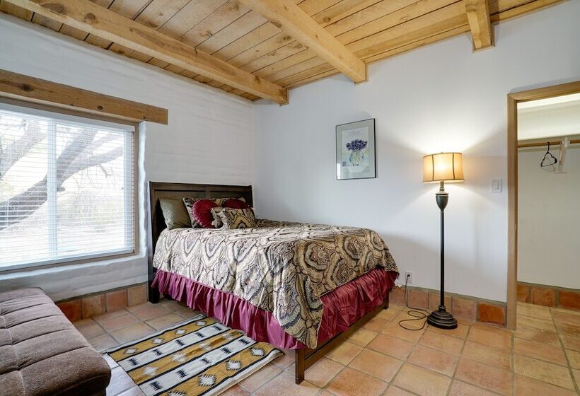 Las Cruces Home  La Casa Blanca  W/ Courtyard