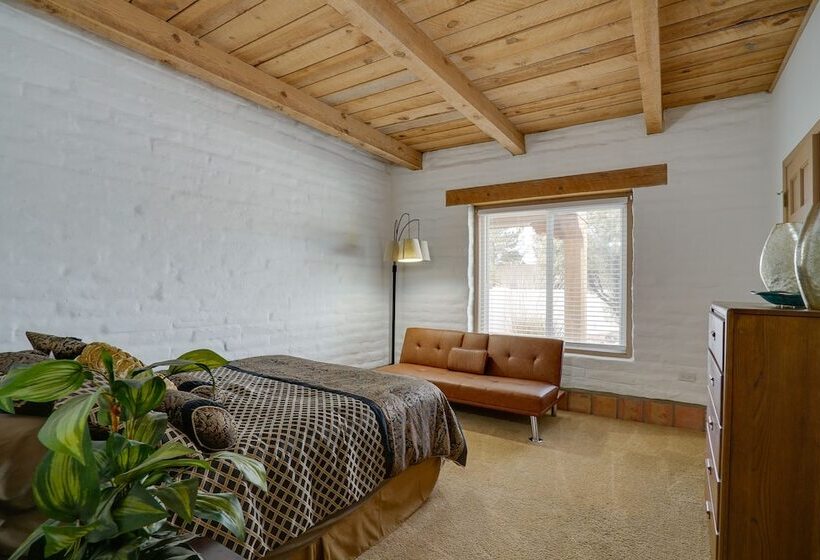 Las Cruces Home  La Casa Blanca  W/ Courtyard