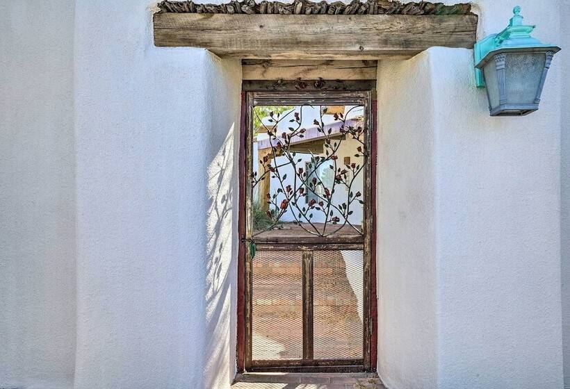 Las Cruces Home  La Casa Blanca  W/ Courtyard