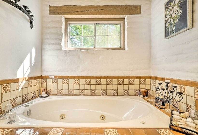 Las Cruces Home  La Casa Blanca  W/ Courtyard