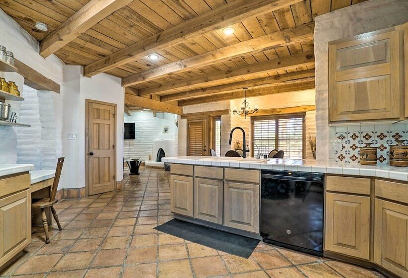 Las Cruces Home  La Casa Blanca  W/ Courtyard