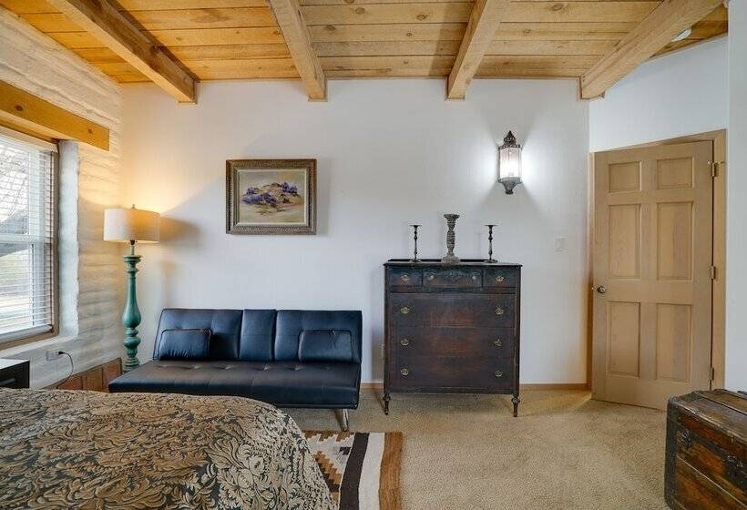 Las Cruces Home  La Casa Blanca  W/ Courtyard