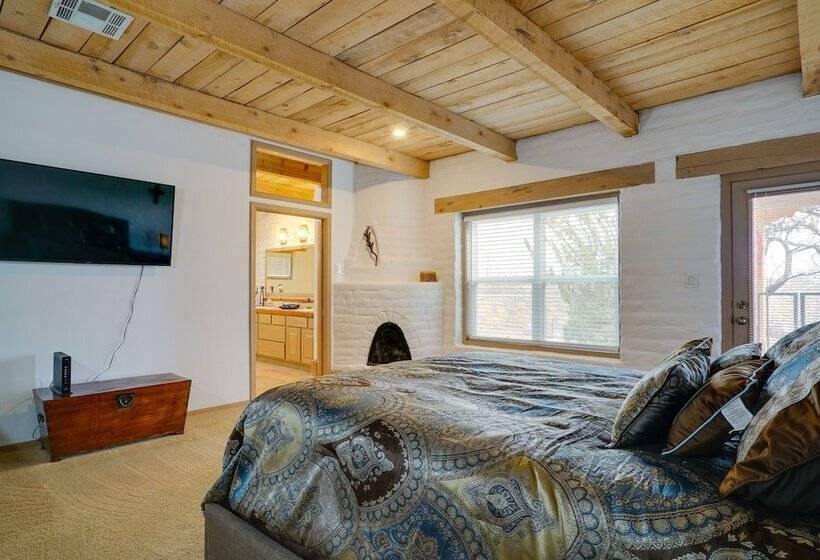 Las Cruces Home  La Casa Blanca  W/ Courtyard