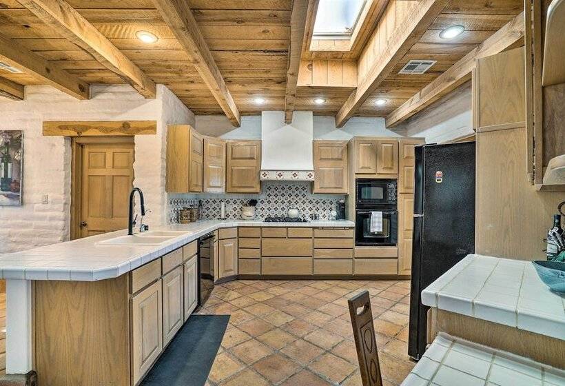 Las Cruces Home  La Casa Blanca  W/ Courtyard