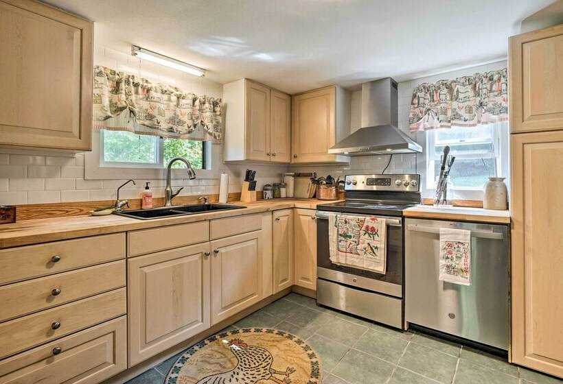 Londonderry Retreat ~ 3 Mi To Lowell Lake!