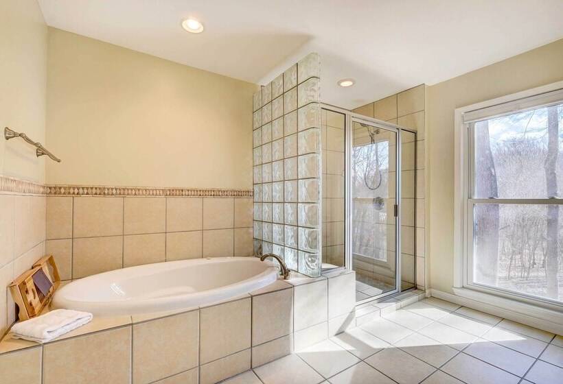 Louisville Area Home: Deck, Fire Pit, Creek!