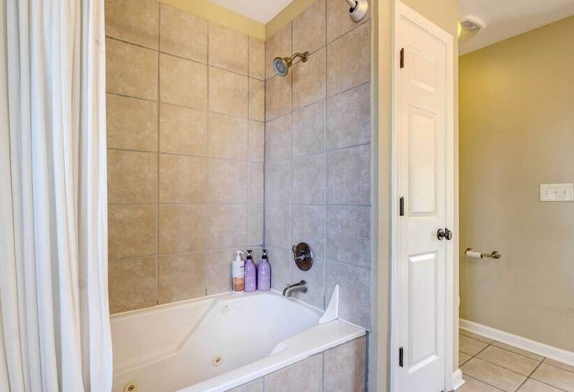 Louisville Area Home: Deck, Fire Pit, Creek!