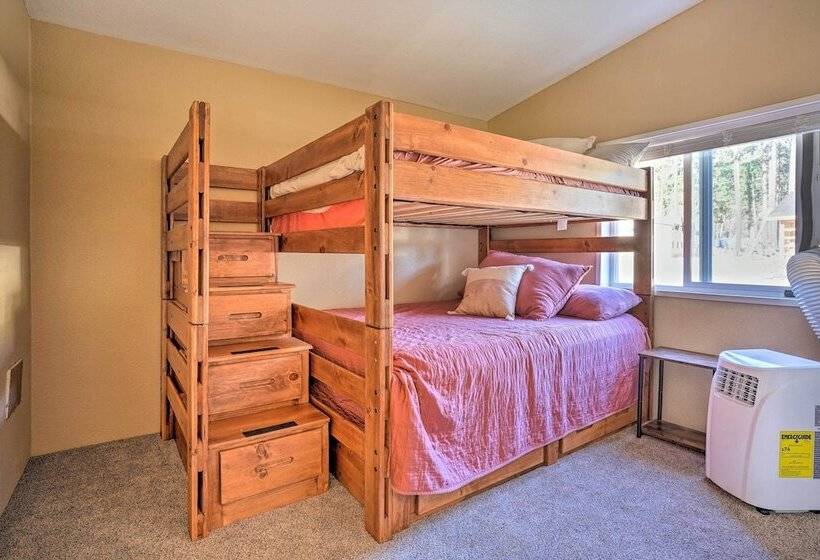 Lovely Detroit Home W/ Deck   Walk To Town!