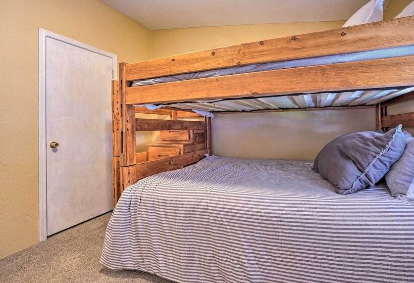 Lovely Detroit Home W/ Deck   Walk To Town!