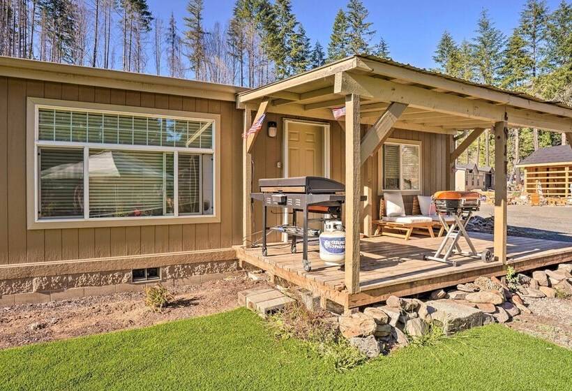 Lovely Detroit Home W/ Deck   Walk To Town!