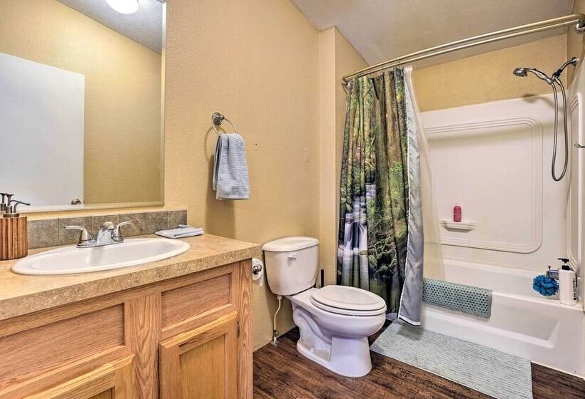 Lovely Detroit Home W/ Deck   Walk To Town!