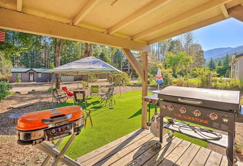 Lovely Detroit Home W/ Deck   Walk To Town!