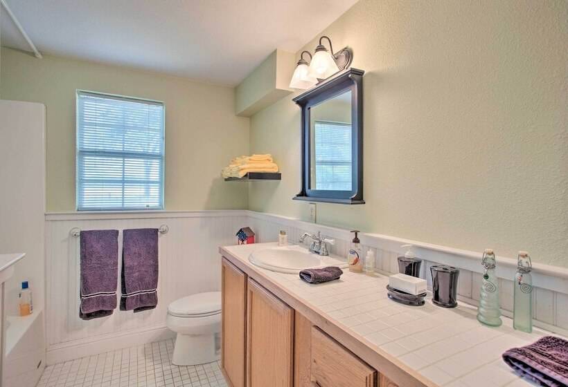 Lovely Pottsboro Home W/ Patio & Fire Pits!