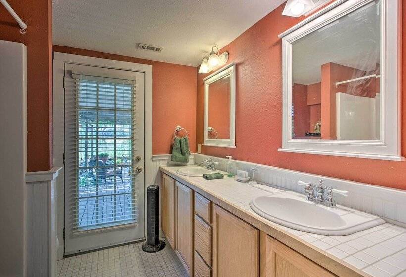 Lovely Pottsboro Home W/ Patio & Fire Pits!