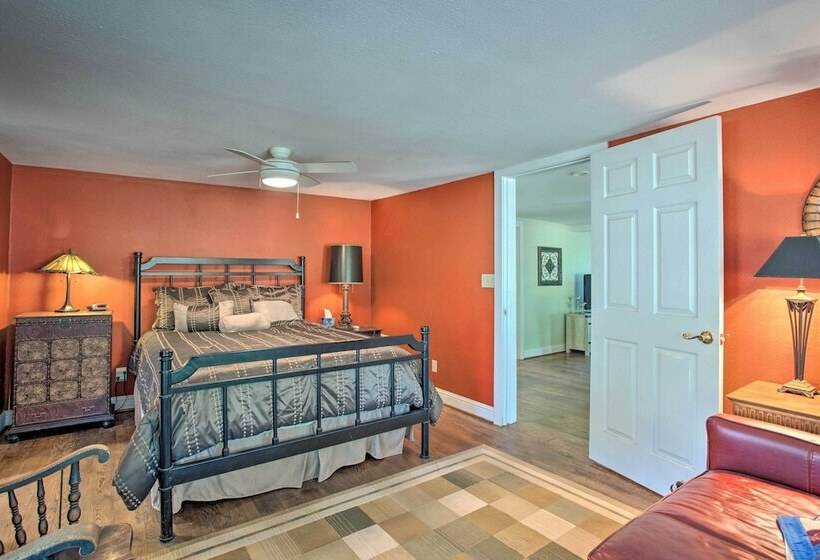 Lovely Pottsboro Home W/ Patio & Fire Pits!