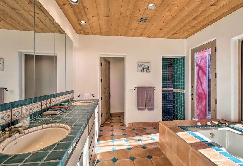 Luxe Adobe Retreat W/ Mountain & Golf Course Views